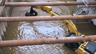 Bagger im Wasser Großbaustelle und LKW [upl. by Errick323]