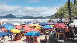 Praia grande lotada em Ubatuba SP 25 de janeiro 2024 não tem espaço nos quiosques [upl. by Teodoor]