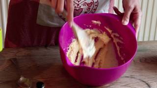 Xanthe Milton teaches you her basic cup cake recipe [upl. by Bozuwa122]