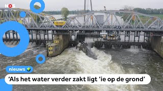 Woonboten in de problemen door wegstromend water [upl. by Yelrebma773]