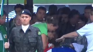 SOLDADO SE EMOCIONA COM A CHEGADA DOS CAIXÕES NA ARENA CONDÁ [upl. by Eirene163]