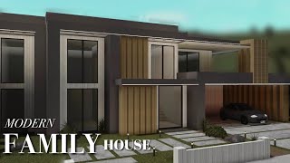 Modern Family Home Exterior Speedbuild I Layouts Included I Welcome To Bloxburg [upl. by Dougie]