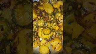 Aloo karela recipe 👍😊youtubeshorts homecooked momspecialalookarelarecipe [upl. by Leicam474]