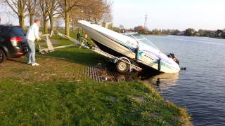 Hoe te doen Kanteltrailer met boot Tilting trailer boat [upl. by Coreen]