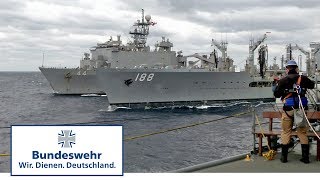 Betankung einer deutschen Fregatte im Atlantik – Bundeswehr [upl. by Aikemehs948]