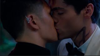 Magnus and Alecs Kiss Full Scene HD Shadowhunters 1x12 [upl. by Evatsug810]