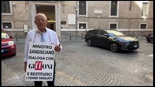 Claudio Gubitosi fondatore del Giffoni film festival protesta davanti al ministero della Cultura [upl. by Chamberlin]