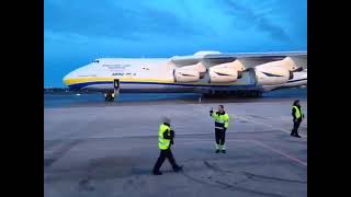 Close up på An 225  Världens största flygplan på Stockholm Arlanda Airport [upl. by Ymas]