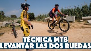 TÉCNICA MTB CÓMO LEVANTAR LAS DOS RUEDAS  Valentí Sanjuan y Laura Celdrán [upl. by Nakre872]