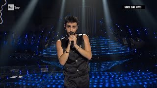 Lorenzo Licitra  quotMarco Mengoniquot canta quotDue vitequot  Tale e Quale Show 22092023 [upl. by Genie]