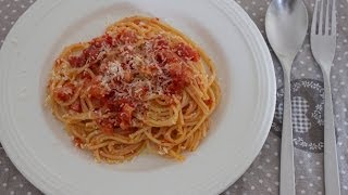 Pasta ricetta Spaghetti al sugo con pancetta e peperoncino per due [upl. by Rajiv98]