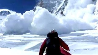 EVEREST IL VIDEO DELLA VALANGA CHE HA UCCISO 13 PERSONE [upl. by Mccollum]