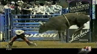 Mudslinger bucks Chris Shivers  02 PBR Phoenix [upl. by Eniamor]