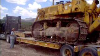 Cargando un bulldozer Fiat Allis HD31 Loading a HD31 dozer [upl. by Ruckman41]