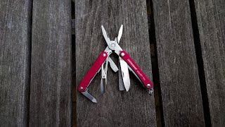 Leatherman Squirt PS4  A Closer Look at a Recently Discontinued KeychainSized Multitool [upl. by Nnaasil866]