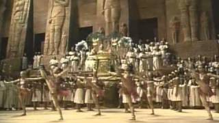 AIDA Metropolitan Opera Act 2Scene 2 Triumphal March Subt en Espanol [upl. by Ahsaeyt]