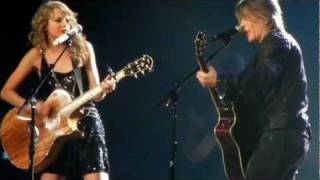 Taylor Swift and Johnny Rzeznik of the Goo Goo Dolls sing quotIrisquot [upl. by Nareht]