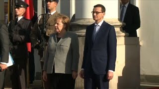 Arrivée de Merkel pour rencontrer le Premier ministre polonais [upl. by Leiad]