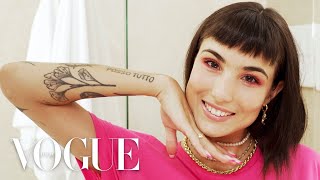 Giorgia Soleri come ricreare il suo makeup occhi fucsia  Segreti di Bellezza  Vogue Italia [upl. by Thurmann]