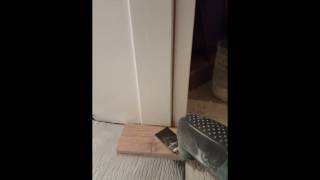 Comment Poser du Parquet Flottant  Astuce bas de porte [upl. by Akeinahs]