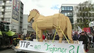 Demonstranti poručuju TTIP je trojanski konj [upl. by Erland]