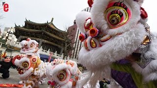 Chine une danse des lions hypnotisante pour fêter le Nouvel An [upl. by Farra]