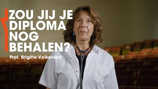 Prof Velkeniers daagt je uit zou jij je diploma nog behalen 🎓  Doe mee aan het VUB Herexamen [upl. by Tawsha]