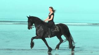 Laura en Fenna op strand Ameland [upl. by Leveridge]