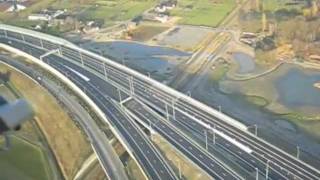 A74 in vogelvlucht over de Autosnelweg Aus Vogelperspective über die Autobahn A74A61 [upl. by Schiro676]