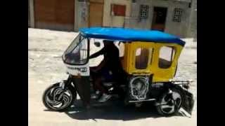 recien aprendiendo a manejar mototaxi XD [upl. by Novanod531]