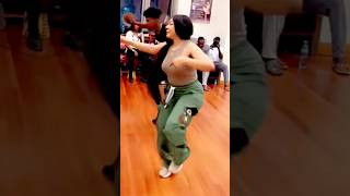 LA DANCE DE VIVIANE CHIDID FI TOTHIE NA [upl. by Michell]