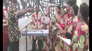 Louez Yahvé chantez • Chorale Africaine de la Sainte Famille • Zurich • Communion • 2010 [upl. by Atteyek581]