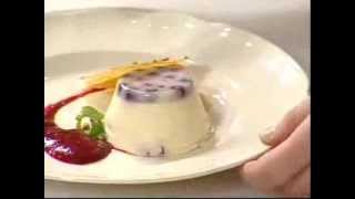 Panna Cotta con Coulis de frutos rojos y Tuile de Almendras [upl. by Paulina]