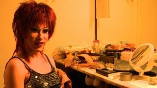 TravestieKünstler in Neukölln Die Frau im Mann [upl. by Icart]