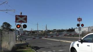 Level Crossing Unanderra Princes Hwy NSW Australia [upl. by Ttirb]