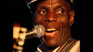 Oliver Mtukudzi  Kucheneka [upl. by Isak]