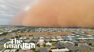 Huge red dust storm envelops Australian town of Dubbo on New Years Eve [upl. by Garbers]