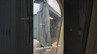 Jetway connecting to a Boeing 757 at EWR aviation avgeeks [upl. by Horn]