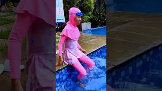 Riska Vlog Berenang Ada Hujan Petir [upl. by Barcot]