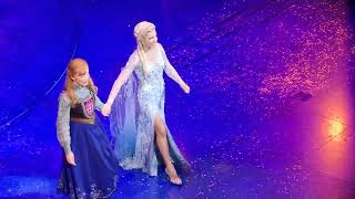 FROZEN MUSICAL  THEATRE ROYAL DRURY LANE LONDON NEW YEARS EVE 2023 CURTAIN CALL [upl. by Iggep]