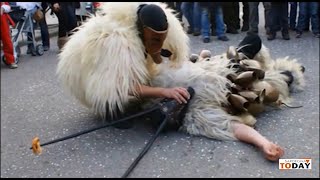 CARNEVALE TRADIZIONALE SARDO La creazione di una maschera di Ottana [upl. by Gibe159]