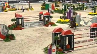 Oudtrainer over dood paard Hickstead [upl. by Philan]