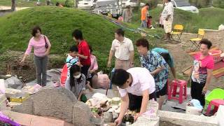 Ching Ming Festival to pay respect to the loved ones [upl. by Guildroy633]