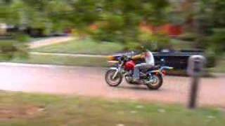 1982 yamaha maxim 750cc wheelie [upl. by Noelani]