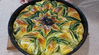 KOLAY ISPANAKLI TEPSİ BÖREK TARİFİ  Spanakopita Greek Spinach Pie Recipe [upl. by Niak739]