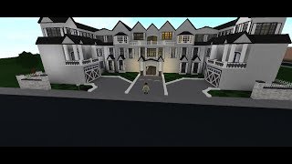 How to decorate a French colonial mansion  Welcome to bloxburg [upl. by Zephan460]