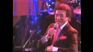 Smokey Robinson  Ooh Baby Baby LIVE [upl. by Marabelle]