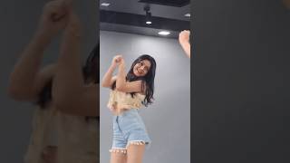 Chittiyan kalaiyaan  Dance Video  Manisha Sati bollywood dance youtubeshorts [upl. by Namijneb]