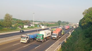 Situasi lalulintas tol jakarta cikampek di awal november [upl. by Vala]