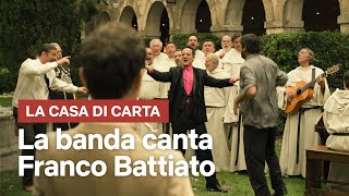 La banda de La Casa di Carta canta quotCentro di gravità permanentequot  Netflix Italia [upl. by Nwahsyt862]